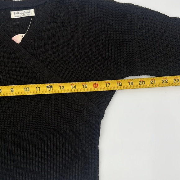 Full Circle Trends NWT Black Vneck Cropped Faux Wrap Sweater Women's sz. Small - Picture 9 of 11